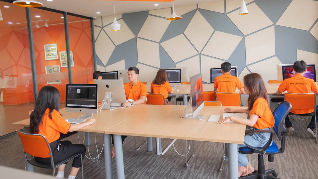 co-nang-khieu-ve-nen-hoc-nganh-gi