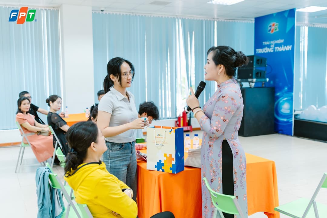 Nhìn lại Workshop “Cùng con trước ngưỡng cửa cấp 3” - Lắng nghe, thấu hiểu và đồng hành cùng con - FPT Education Nhìn lại Workshop “Cùng con trước ngưỡng cửa cấp 3” - Lắng nghe, thấu hiểu và đồng hành cùng con | FPT Schools