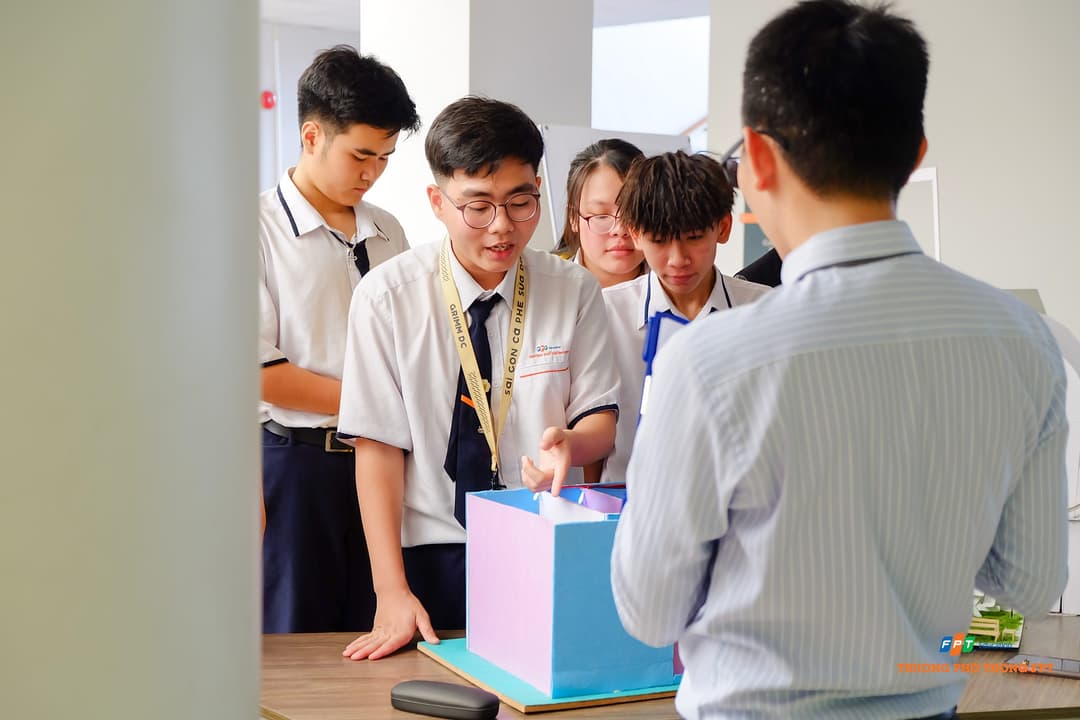 Lay-diem-mon-cong-nghe-bang-du-an-Dream-House-2