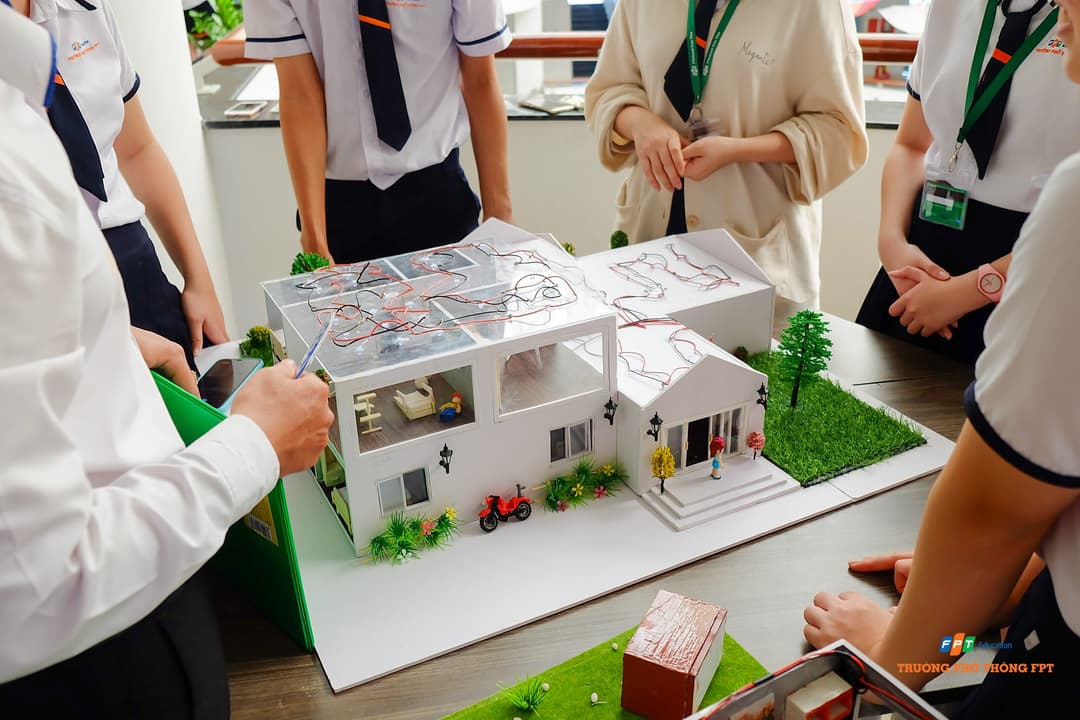 Lay-diem-mon-cong-nghe-bang-du-an-Dream-House-4