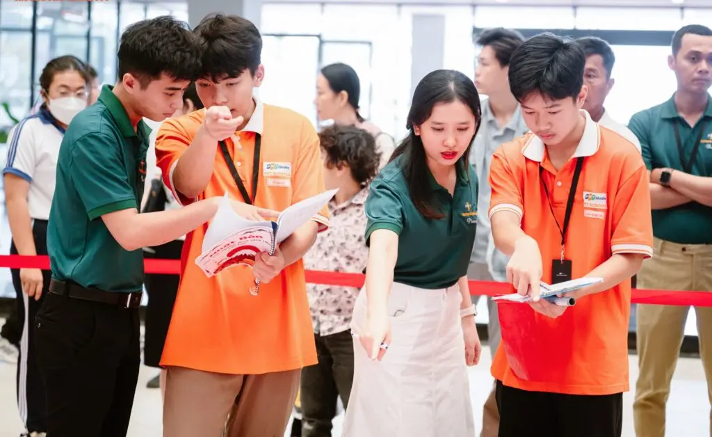 Huỳnh Hoàng Long - 'chàng trai vàng' chinh phục 14 học bổng danh giá toàn cầu - FPT Education Huỳnh Hoàng Long - 'chàng trai vàng' chinh phục 14 học bổng danh giá toàn cầu | FPT Schools