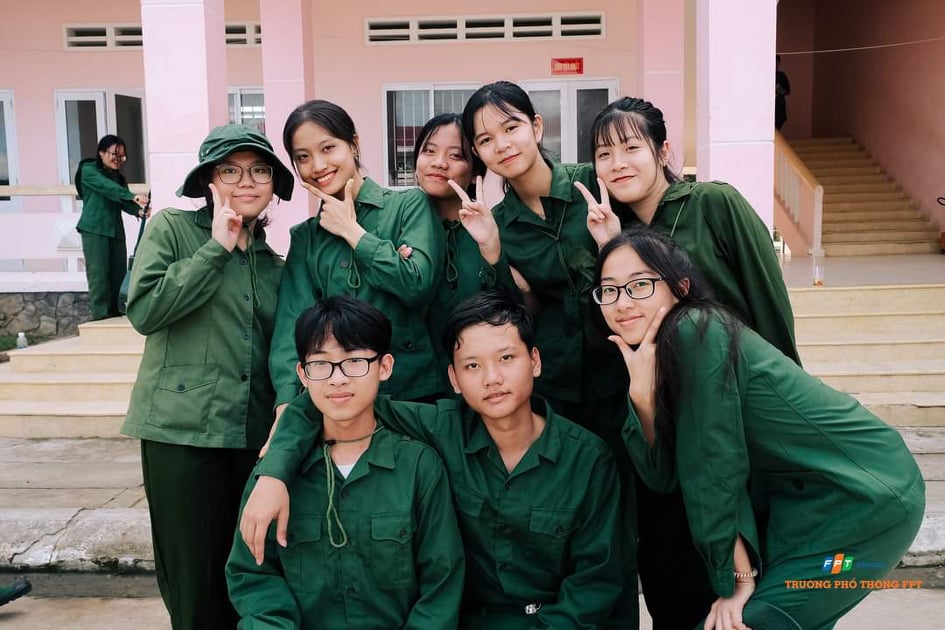 Guong-mat-Fschooler-Pham-Thi-Kim-Yen-3